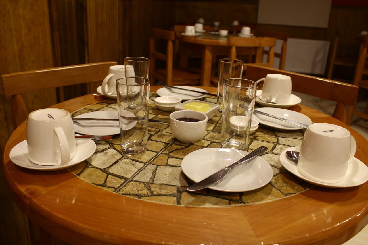 Hostal America En ปวยร์โตนาตาเลส ภายนอก รูปภาพ