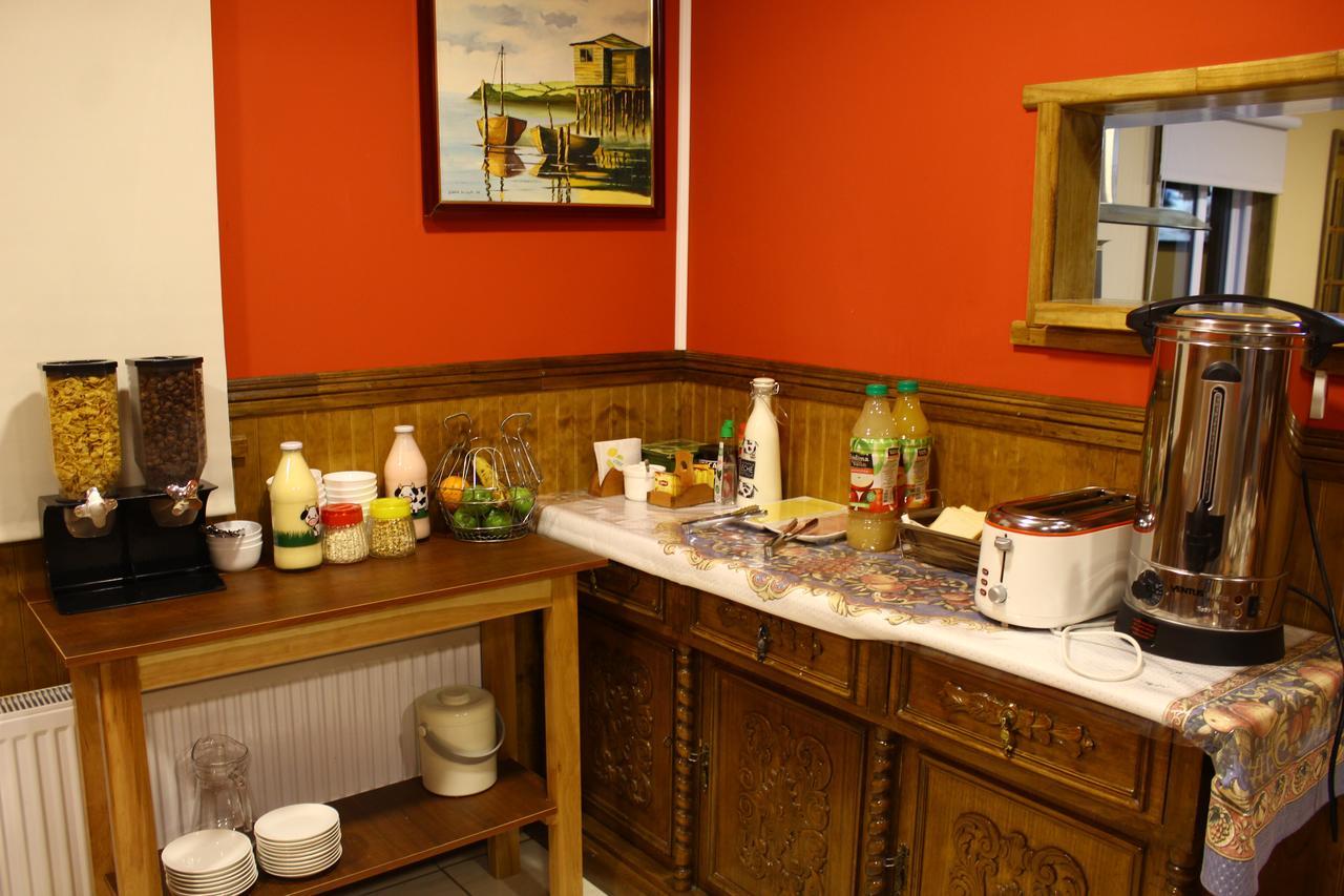 Hostal America En ปวยร์โตนาตาเลส ภายนอก รูปภาพ